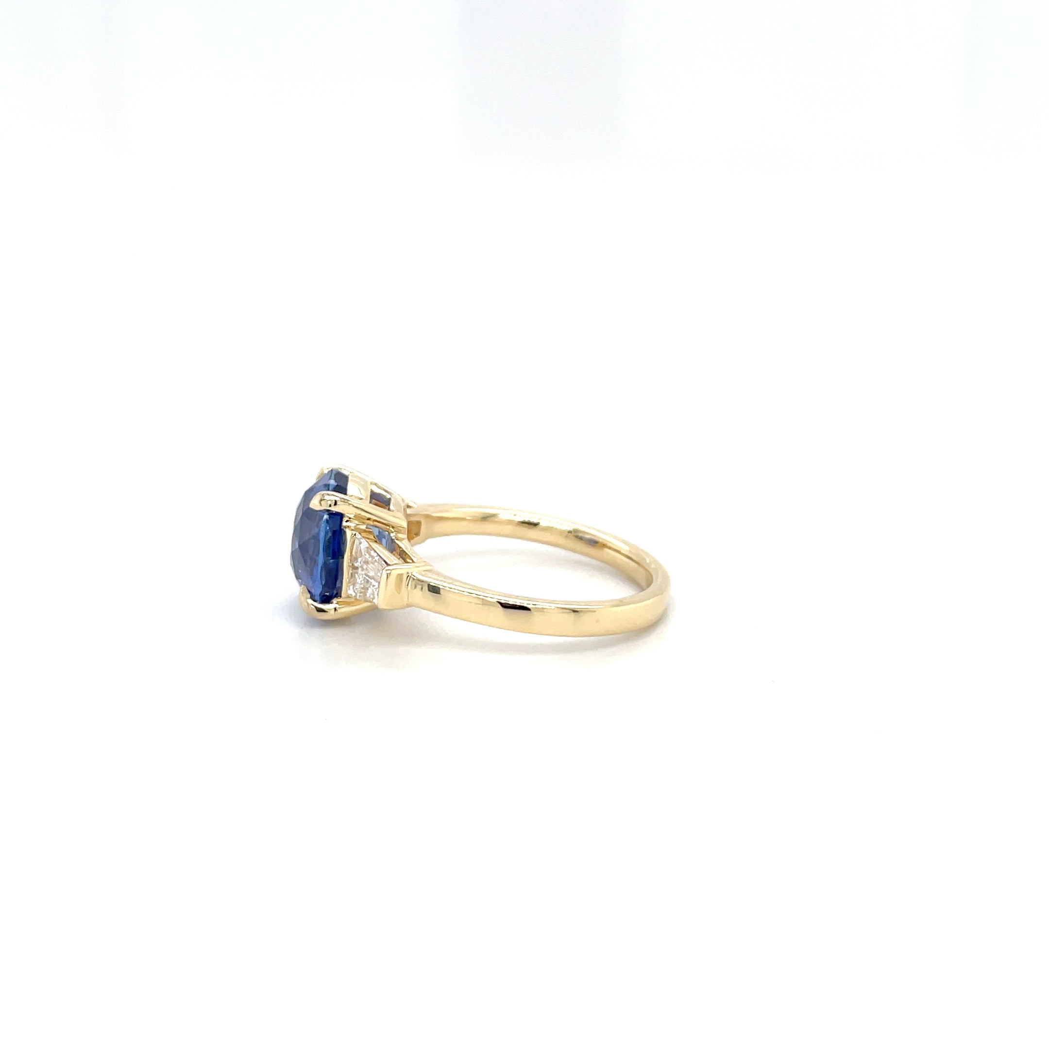 18kt geelgouden ring bezet met saffier en diamant