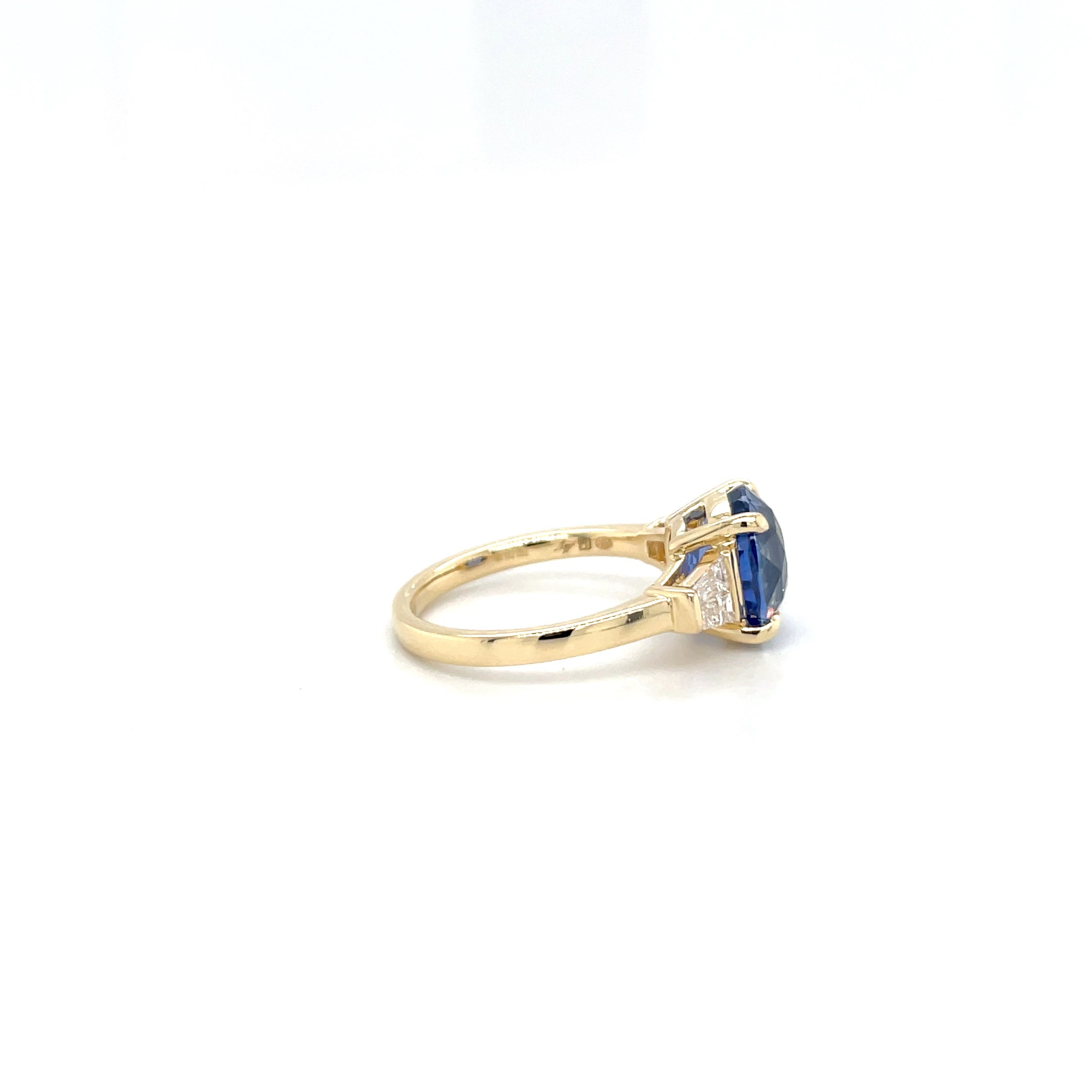18kt geelgouden ring bezet met saffier en diamant
