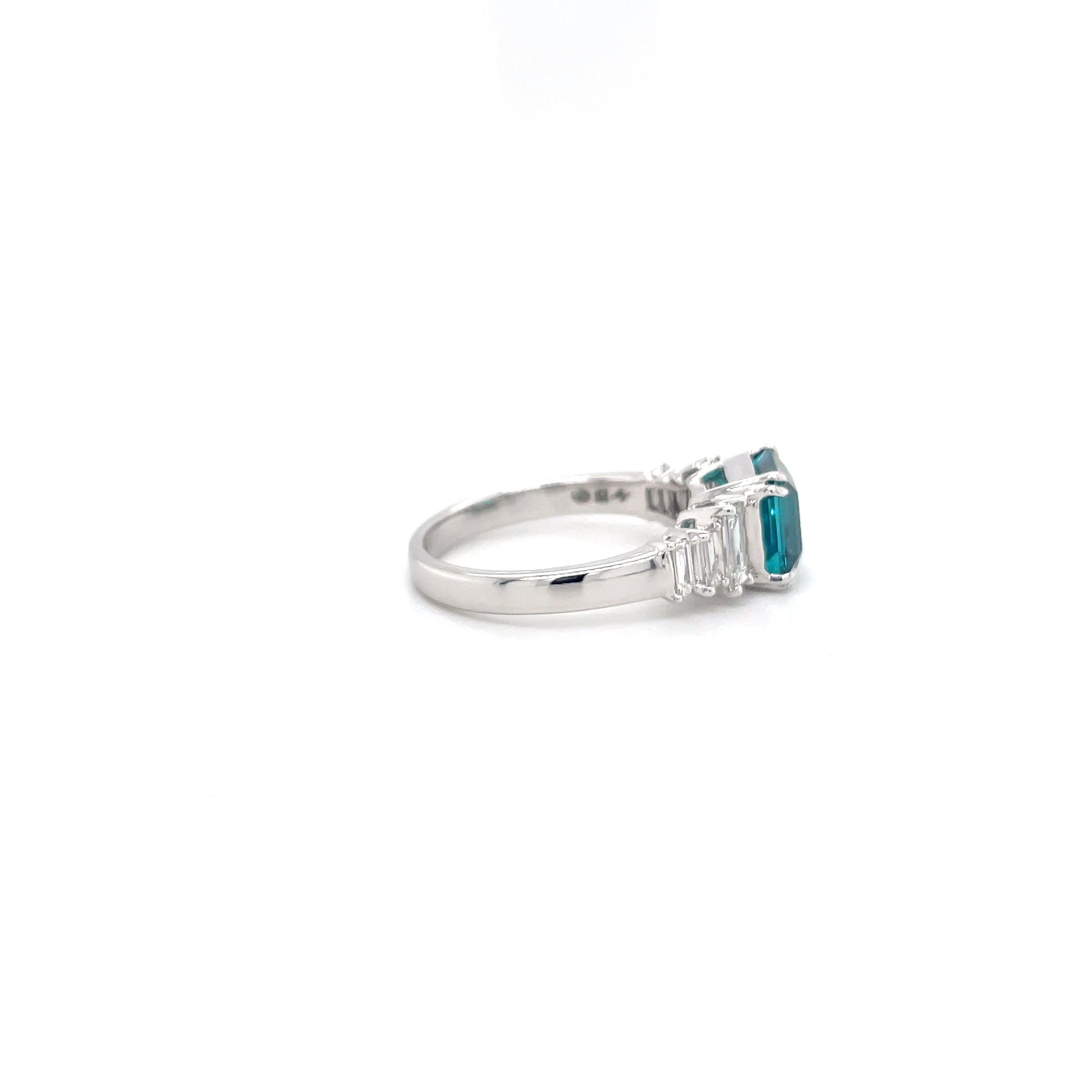 18kt witgouden ring bezet met indigoliet toermalijn & diamant