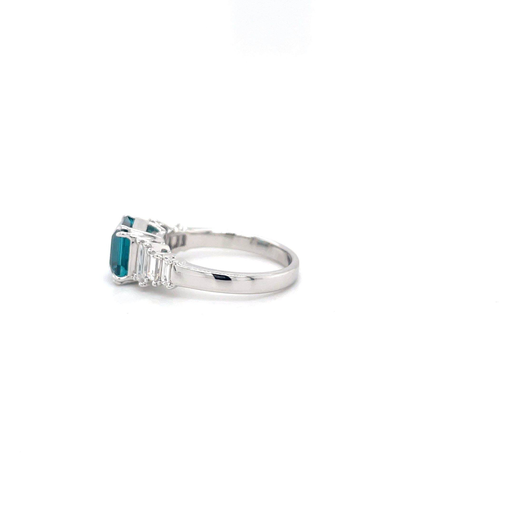 18kt witgouden ring bezet met indigoliet toermalijn & diamant