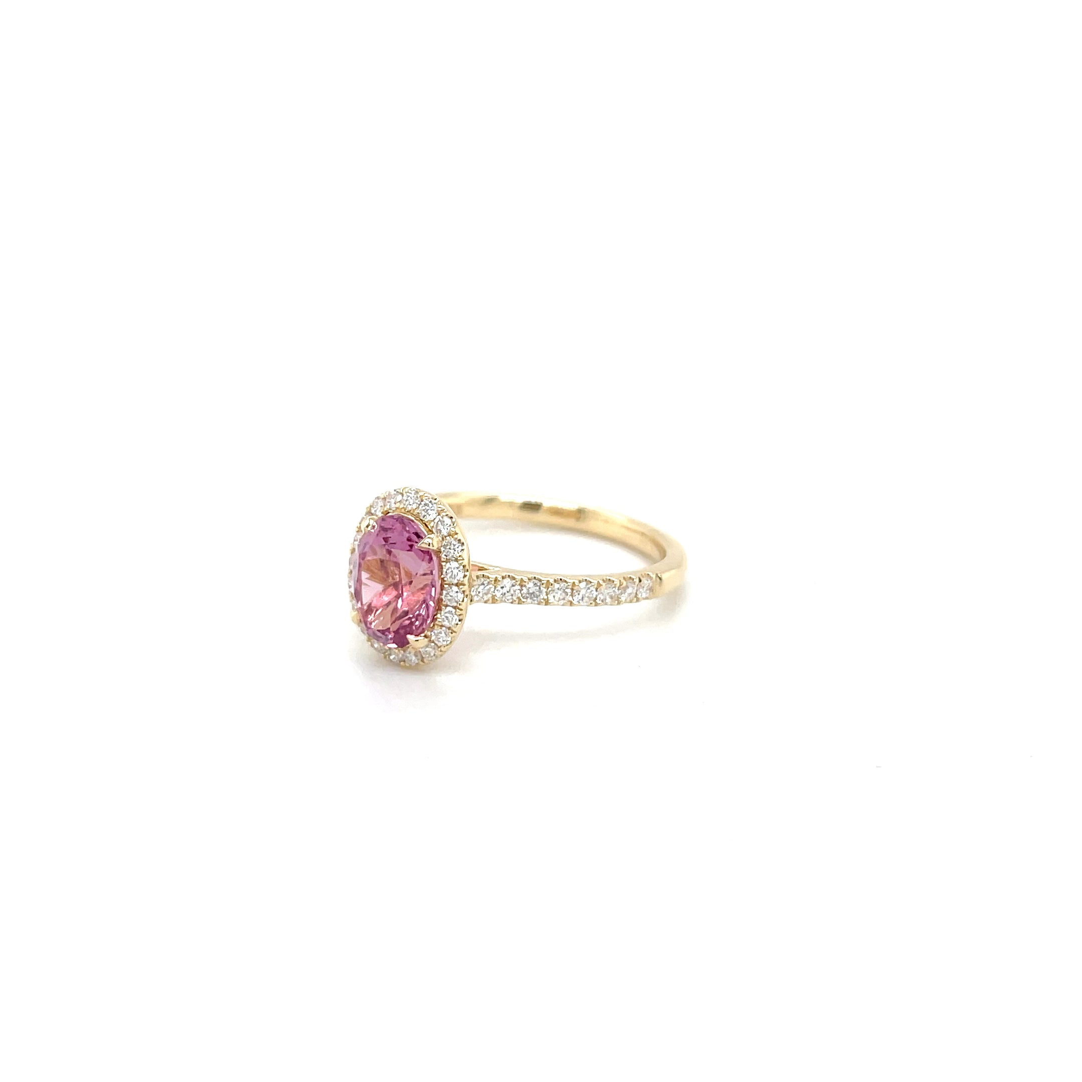18kt geelgouden ring bezet met Spinel en diamant