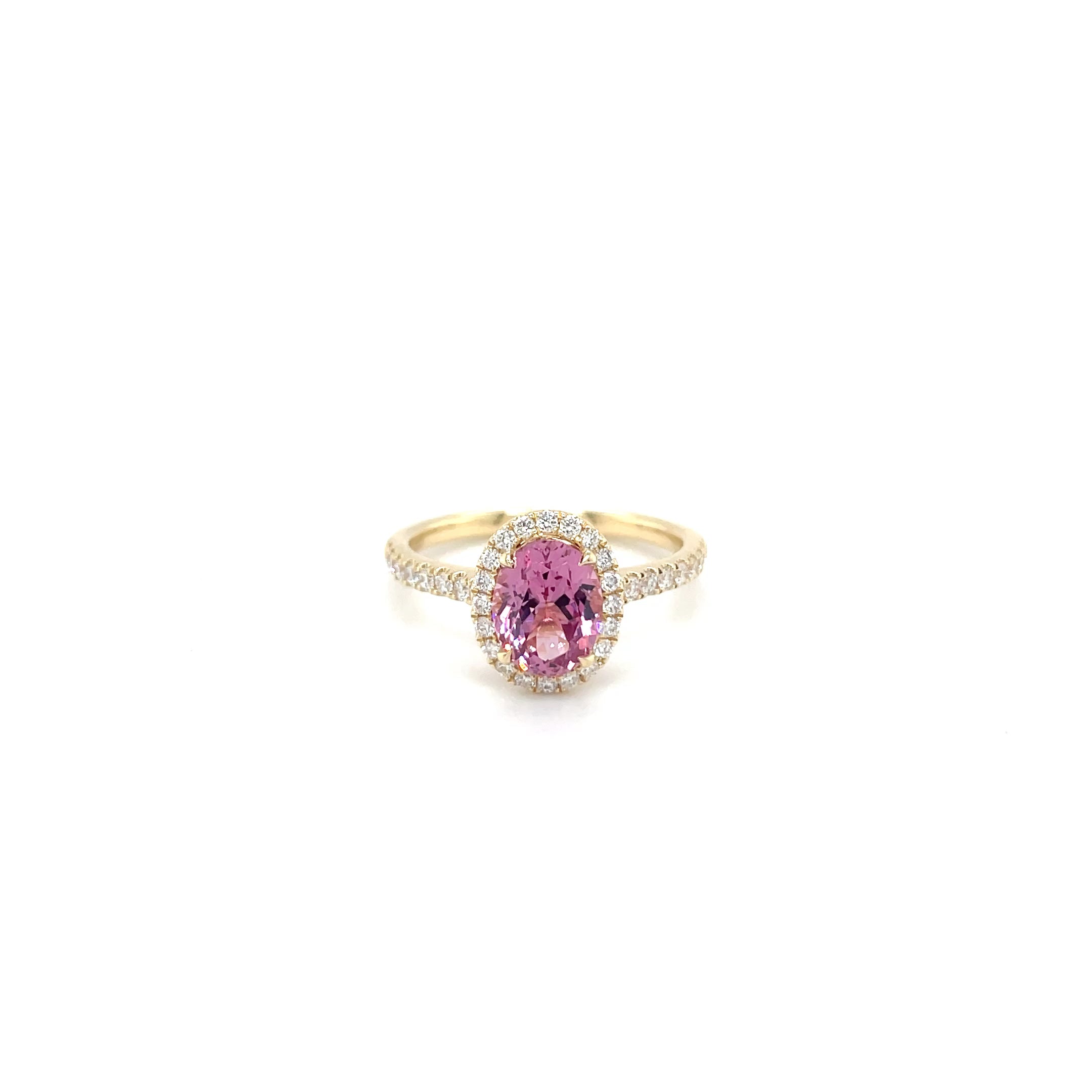 18kt geelgouden ring bezet met Spinel en diamant