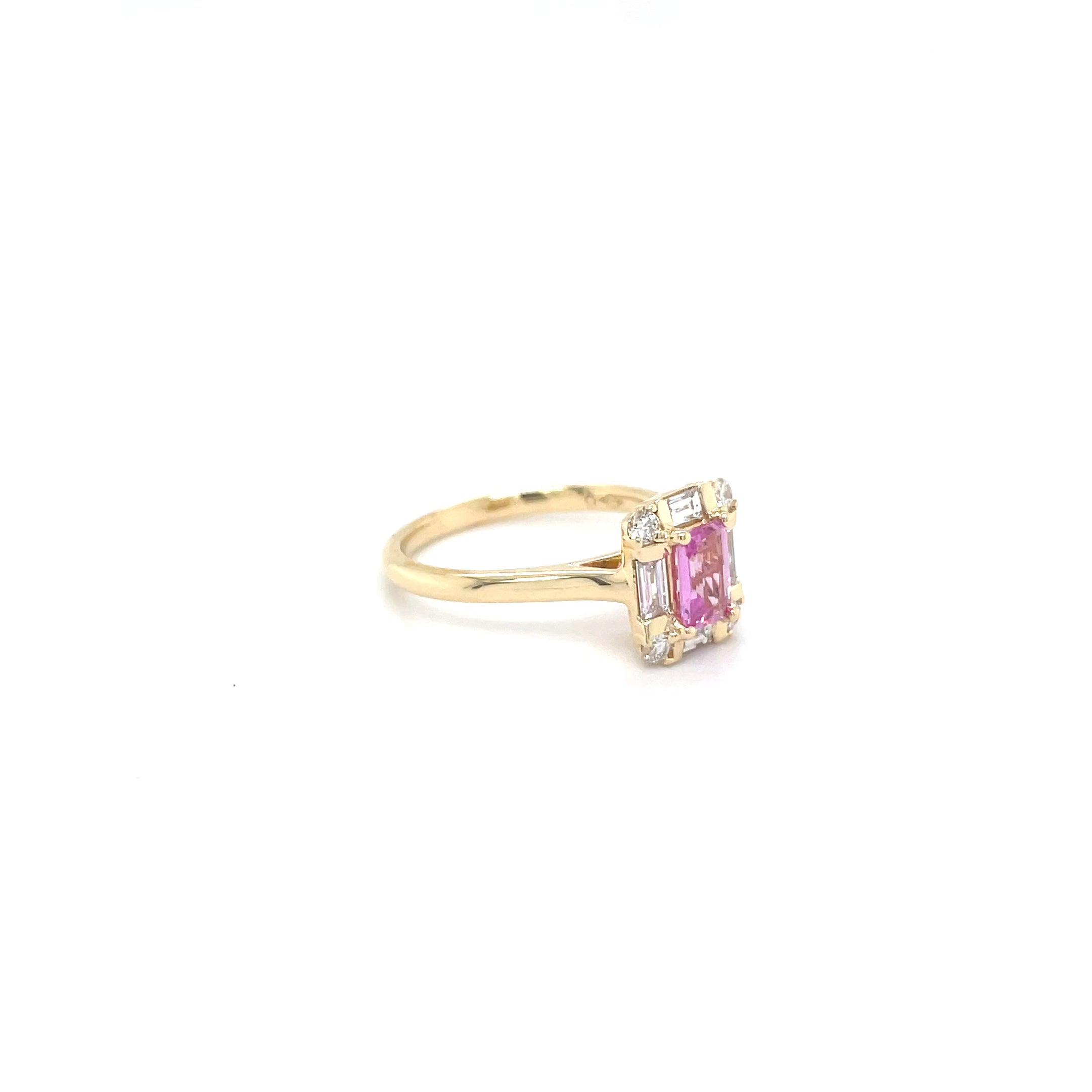 18kt geelgouden ring bezet met roze saffier en diamant