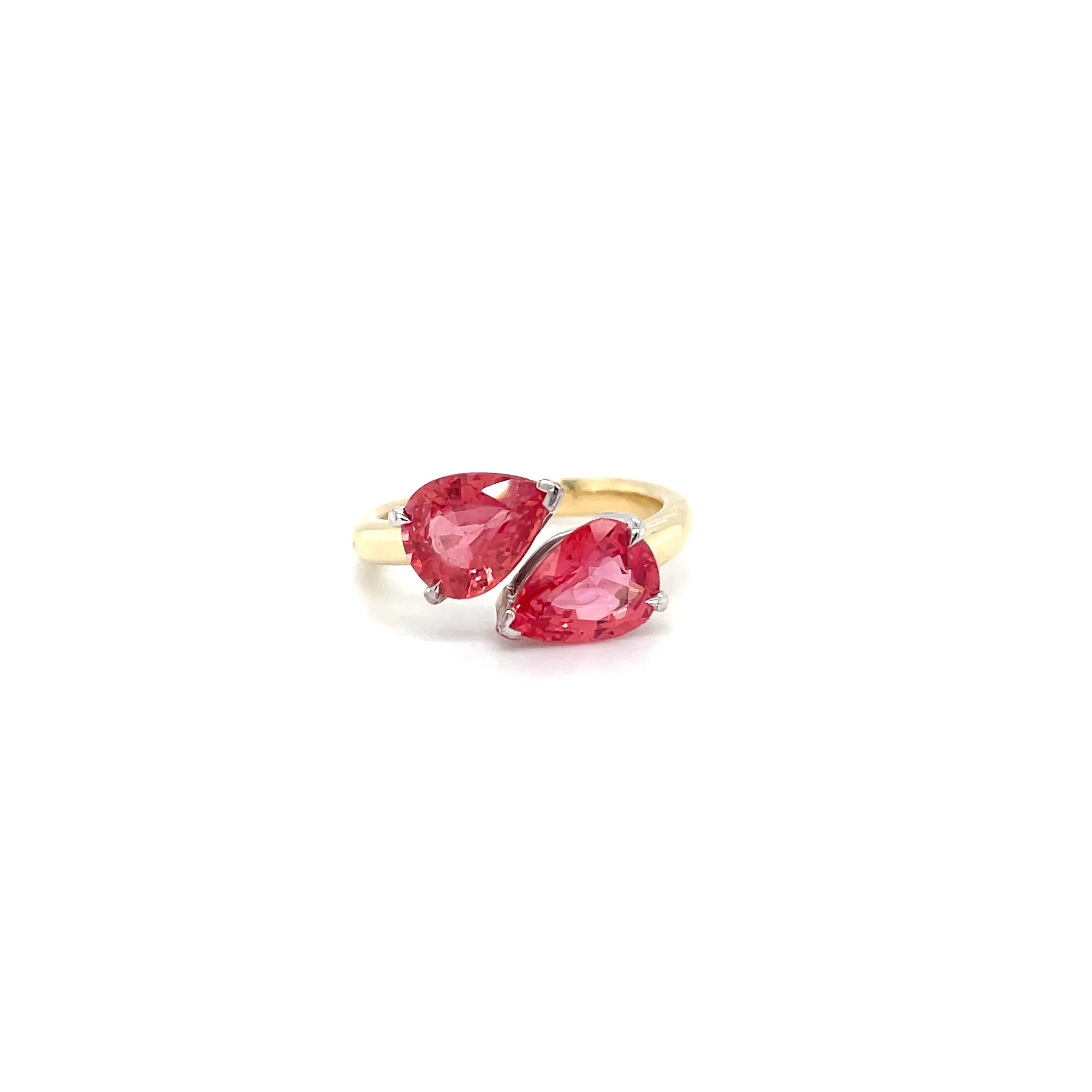 18kt geel en witgouden ring bezet met padparadscha saffier