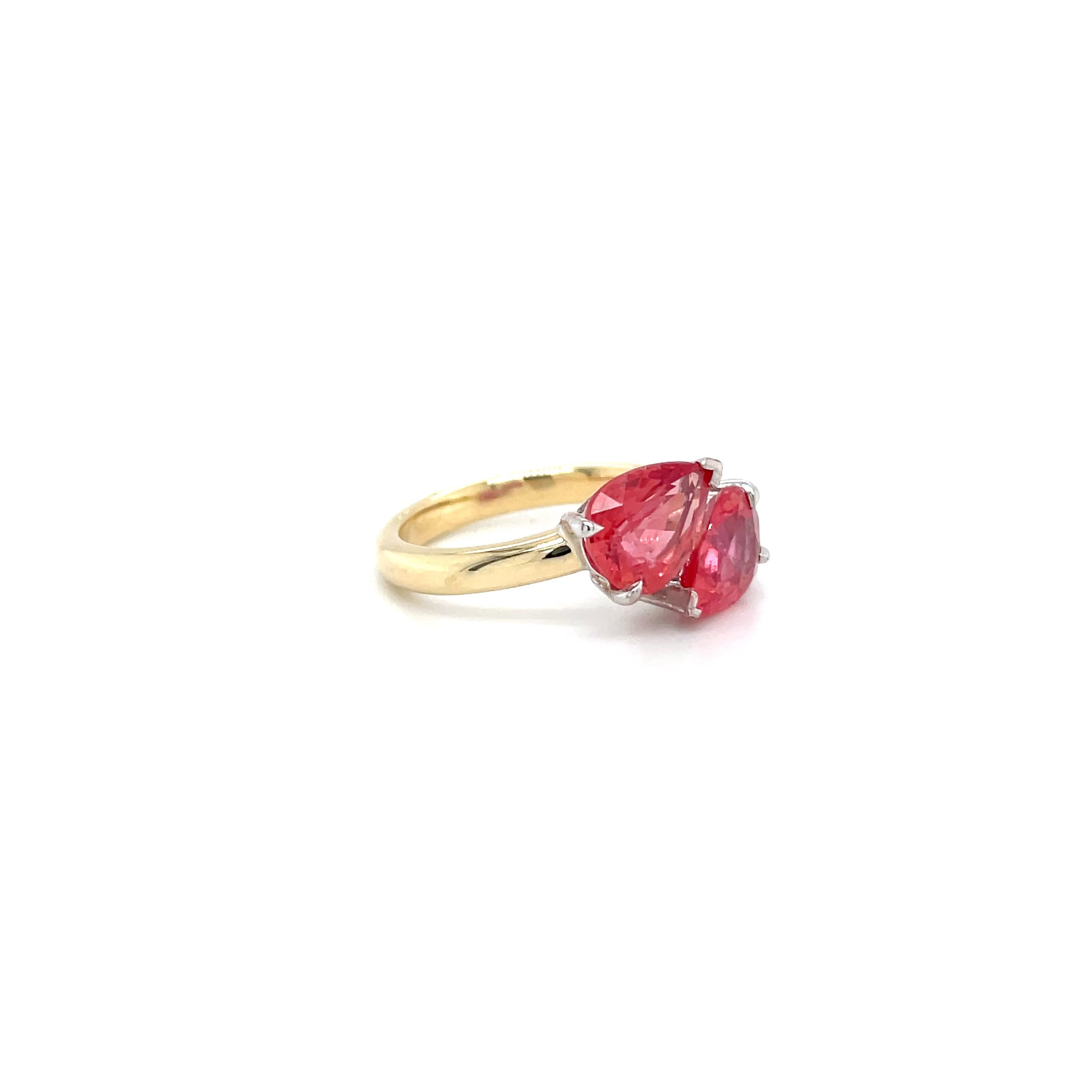 18kt geel en witgouden ring bezet met padparadscha saffier