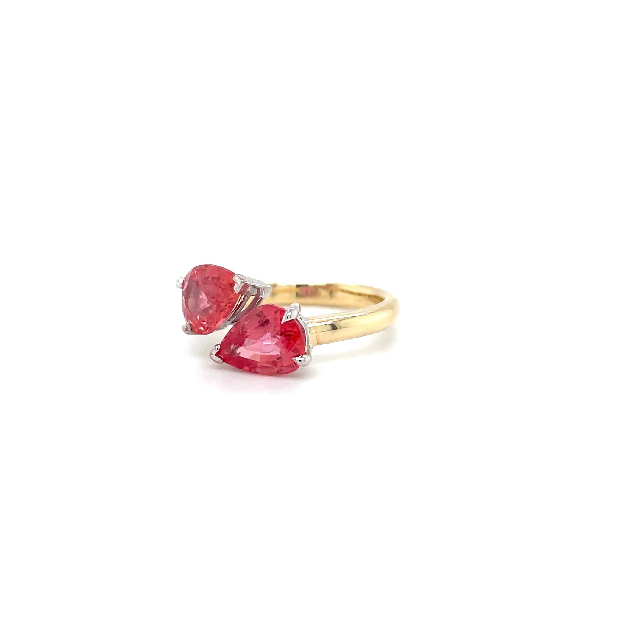 18kt geel en witgouden ring bezet met padparadscha saffier