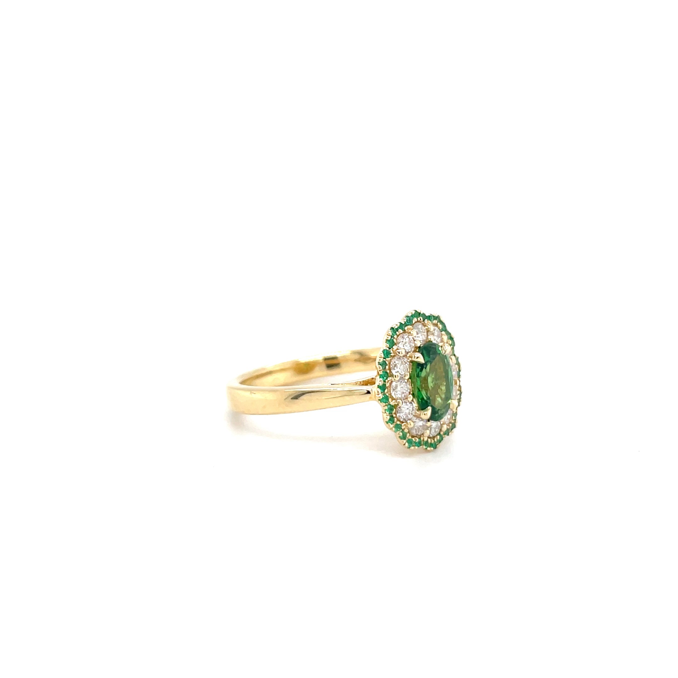 18kt geelgouden ring bezet met tsavoriet, smaragd en diamant.