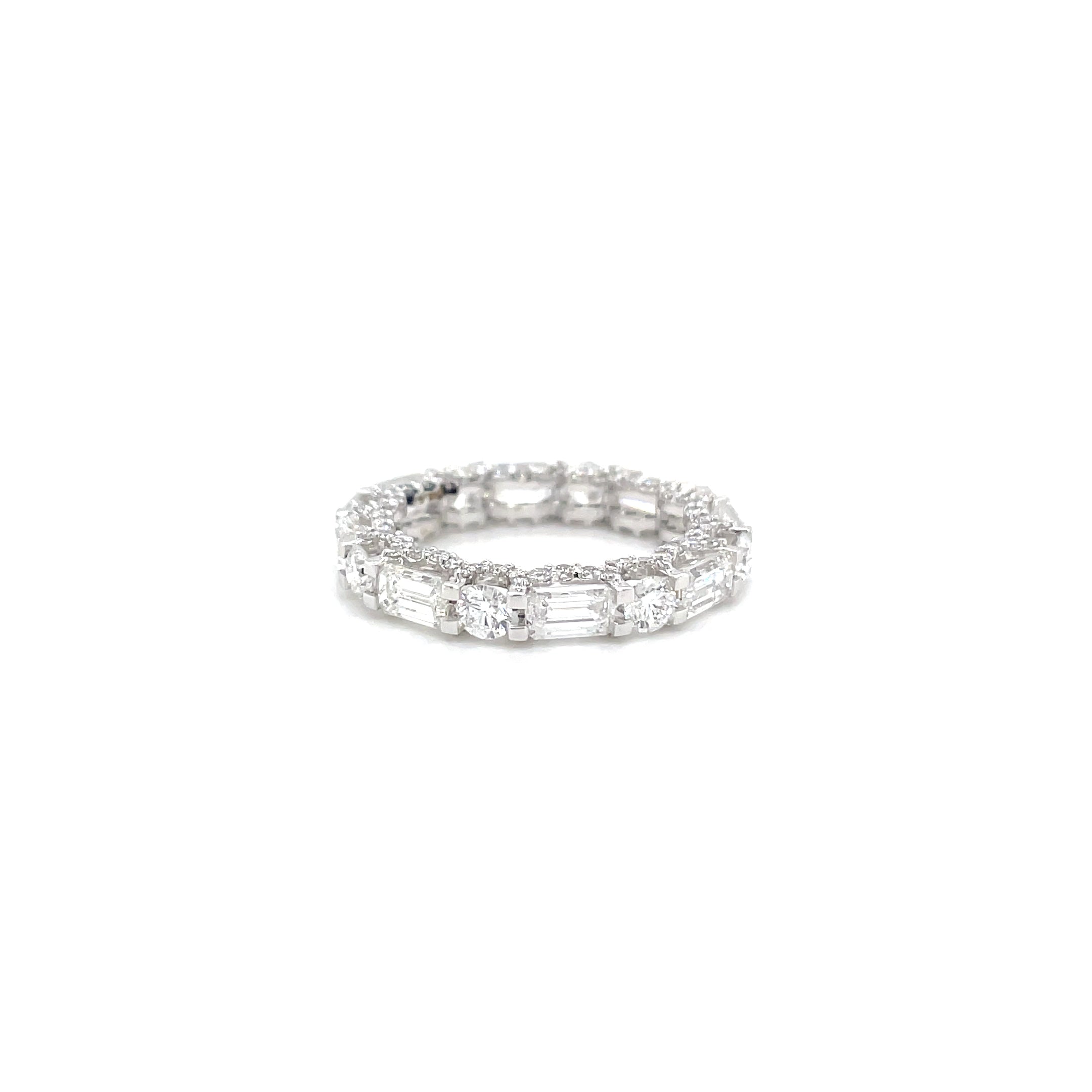 18kt witgouden ring volledig rondom bezet met diamant