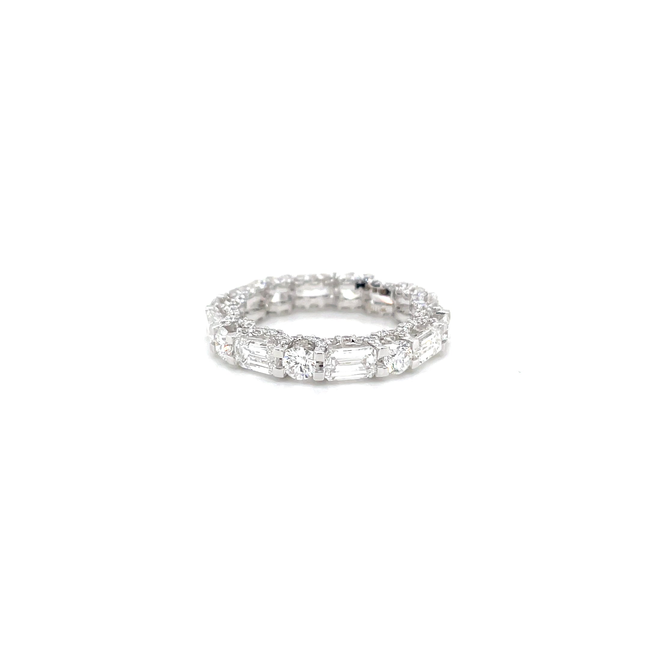 18kt witgouden ring volledig rondom bezet met diamant
