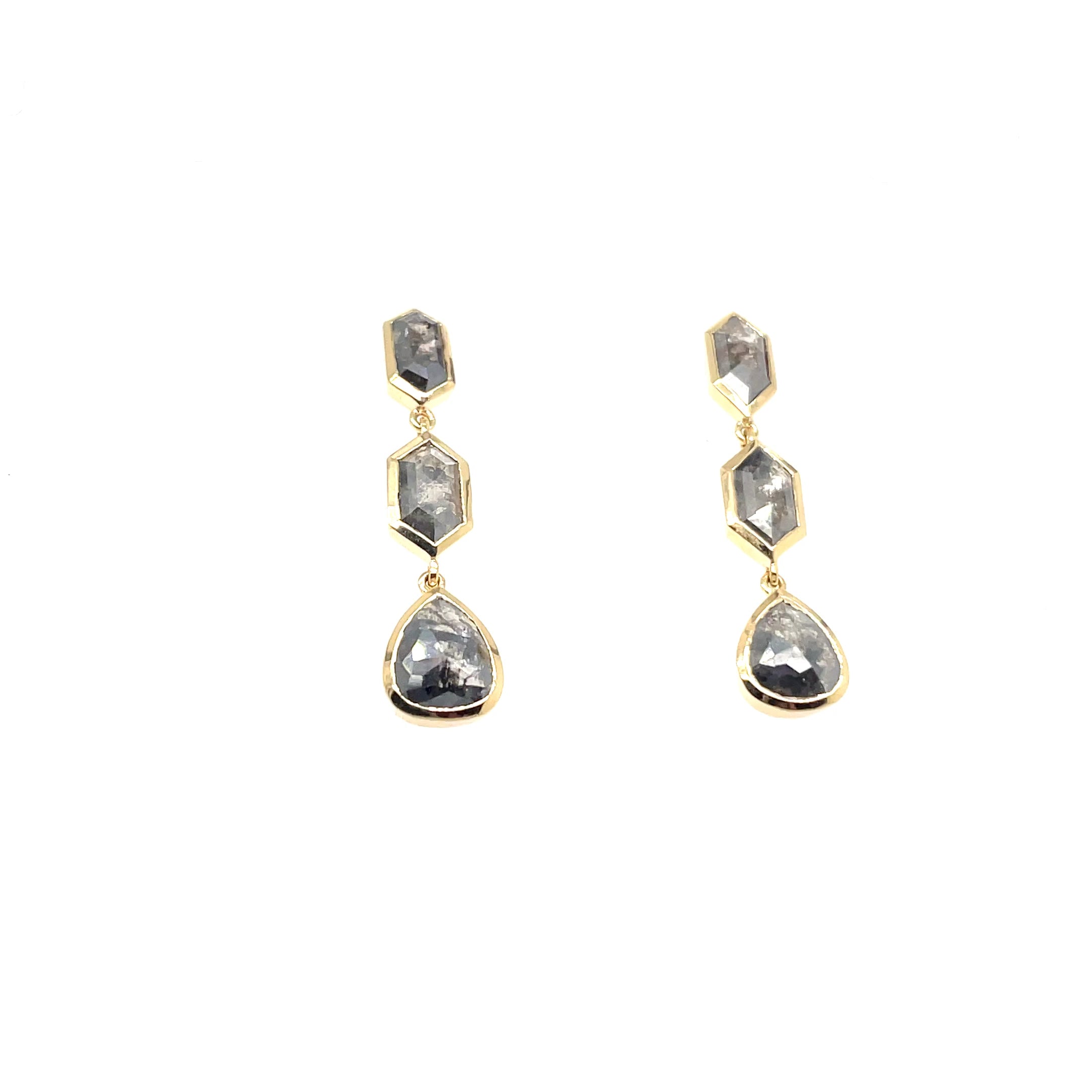 18kt geelgouden oorhangers bezet met diverse uniek roos geslepen salt & pepper diamant