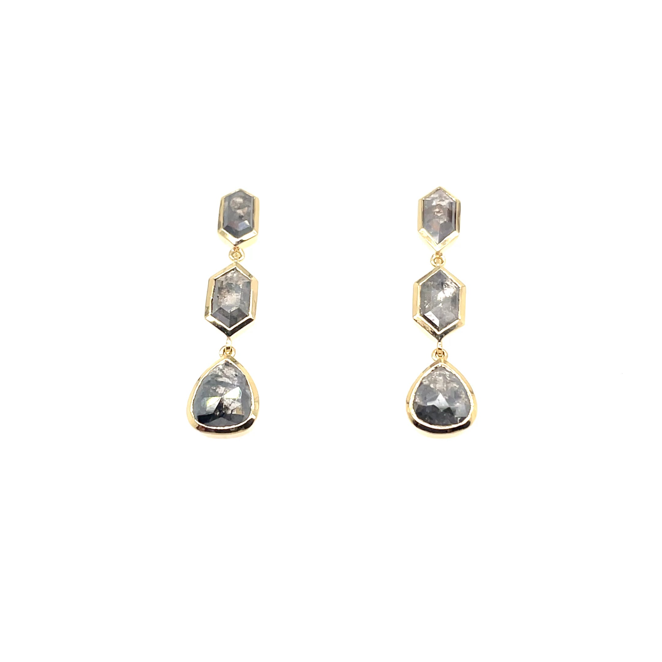 18kt geelgouden oorhangers bezet met diverse uniek roos geslepen salt & pepper diamant