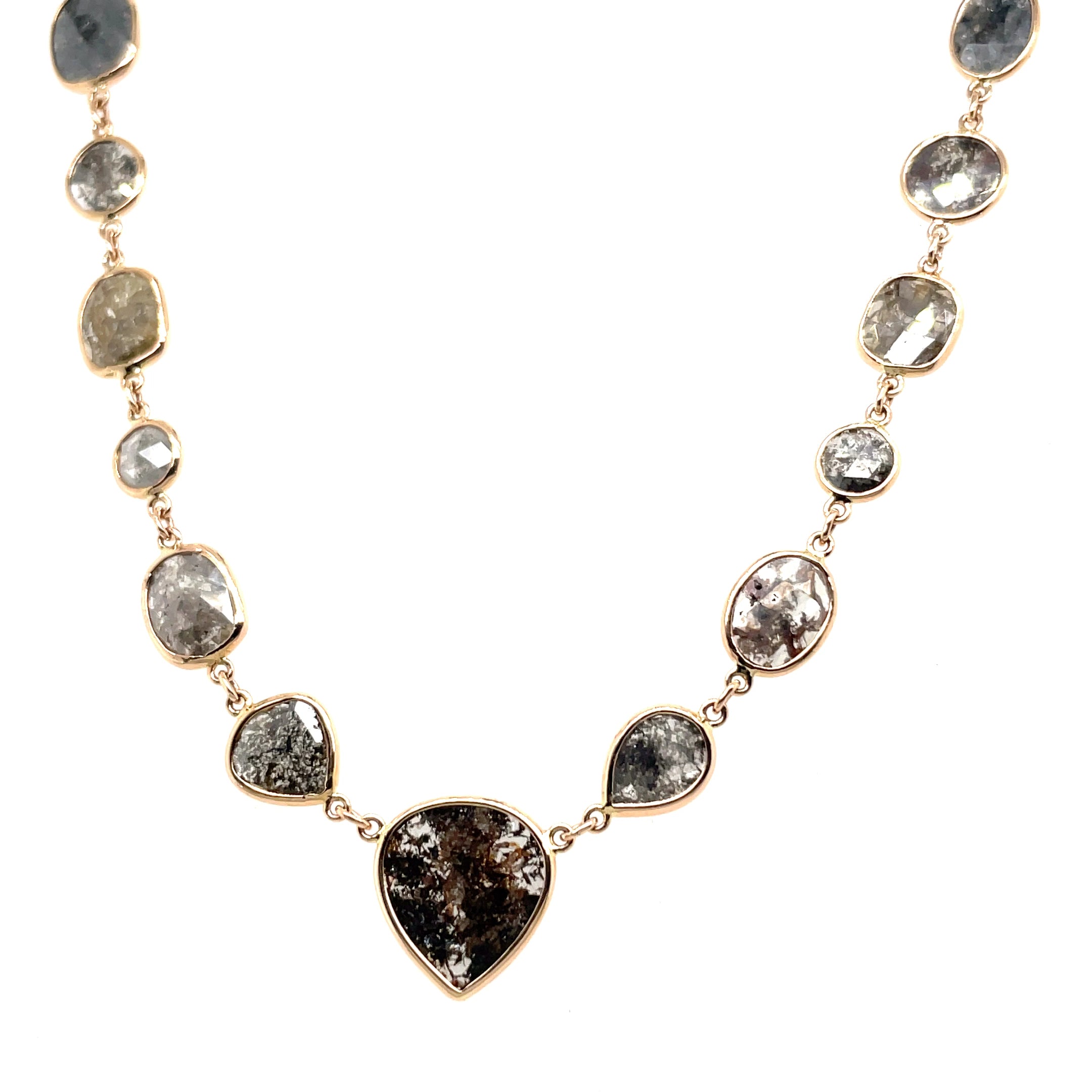 18kt rosegouden collier bezet met diverse uniek plak geslepen salt & pepper diamant