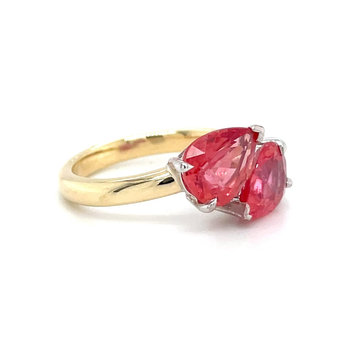 18kt geel en witgouden ring bezet met padparadscha saffier