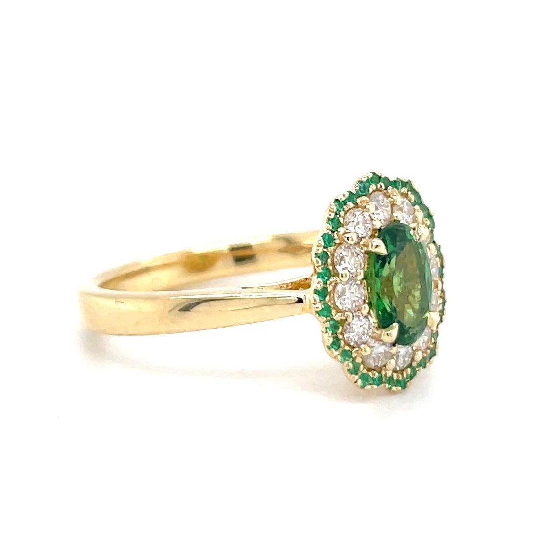 18kt geelgouden ring bezet met tsavoriet, smaragd en diamant.