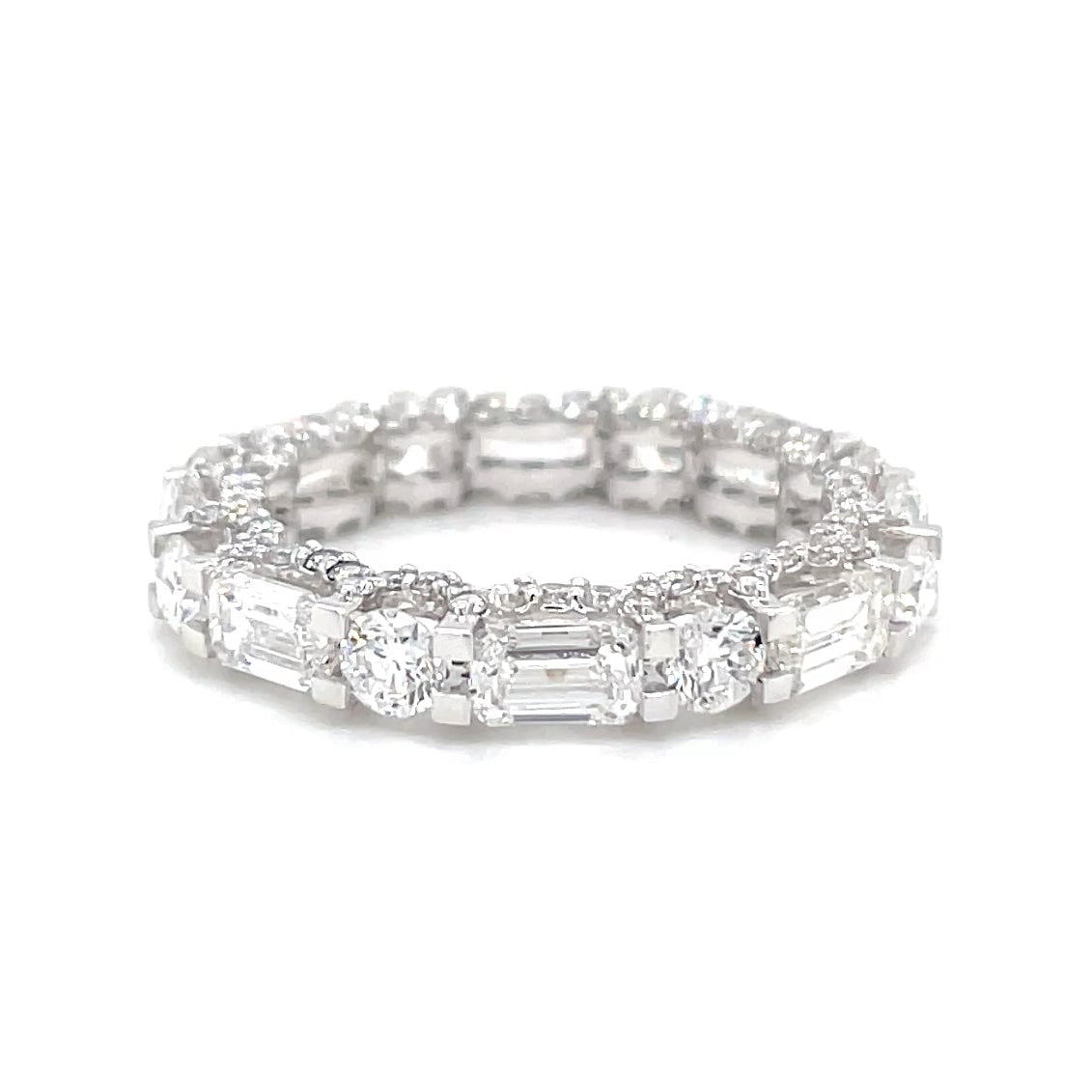 18kt witgouden ring volledig rondom bezet met diamant