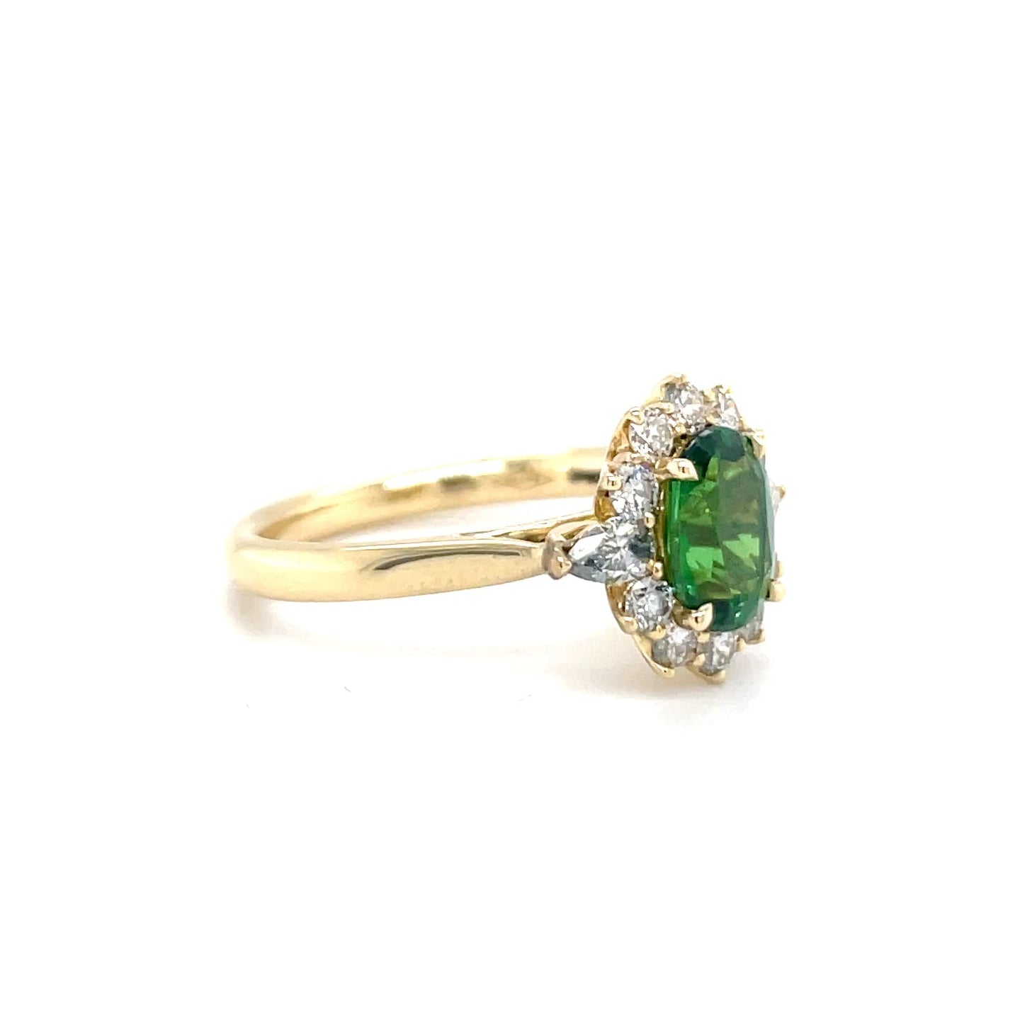 gouden ring met donkergroene edelsteen en diamanten